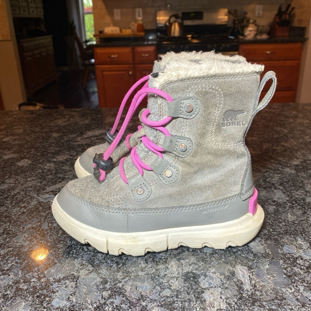 Sorel Explorer Boots Youth Sz 11 Waterproof Winter Gray Pink Lace Snow Outdoors